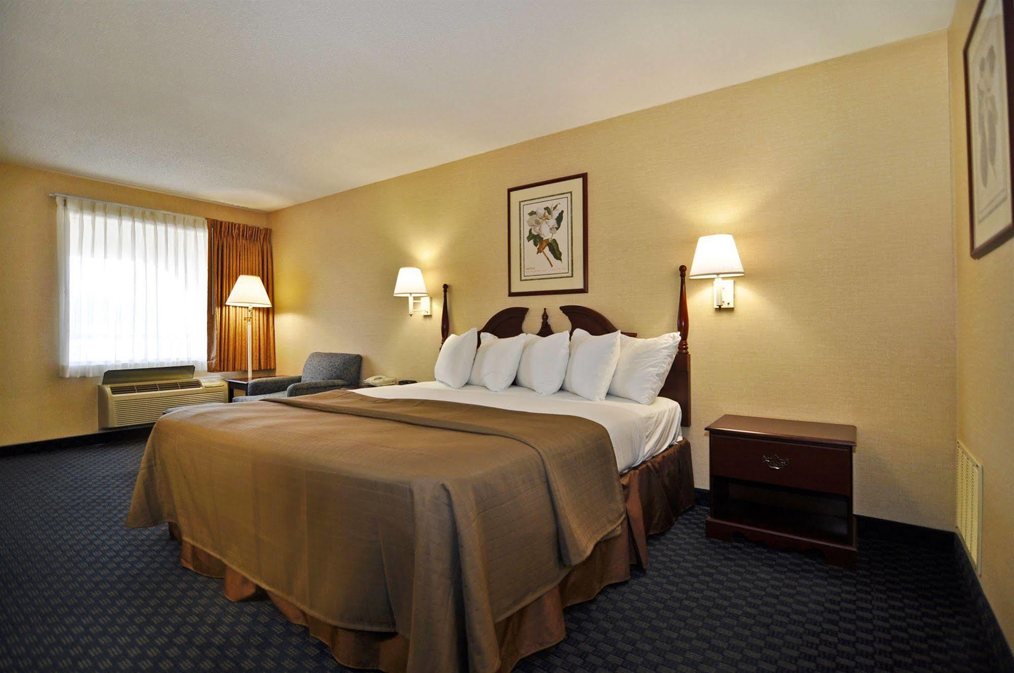 Quality Inn Ешберн Екстер'єр фото